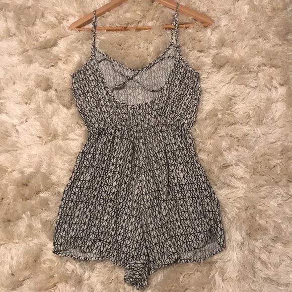 H&M black and white romper - Picture 2 of 2